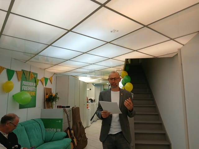 Grünen-Abgeordneter Eichin eröffnet Wahlkreisbüro am Friedrichsplatz