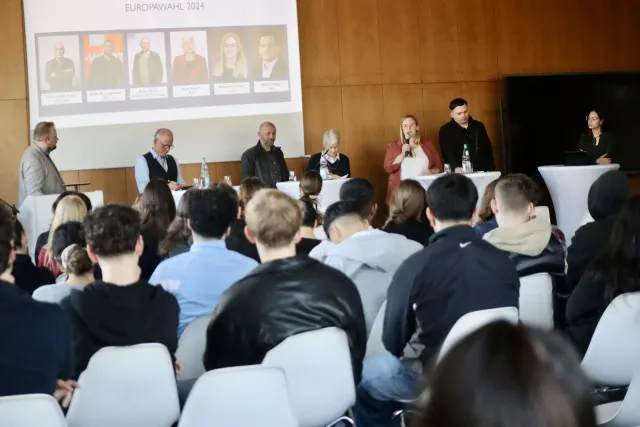 Podiumsdiskussion an der Kaufmännischen Schule in Lörrach